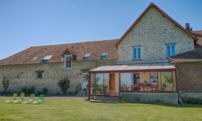 Vauxaillon Bed & Breakfast | Explore IN THE FLOWER GARDEN: Perfect for Families!