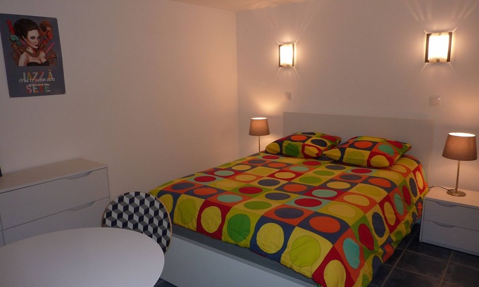 Villeneuve-les-Maguelone House | Ideal Village Retreat with Pool, Kitchen & Breakfast Nearby