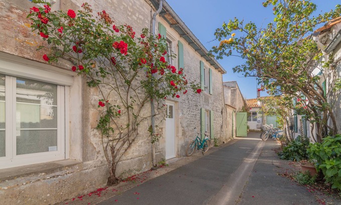 Le Bois-Plage-en-Re House | In the heart of the village, fully renovated family house with large terrace