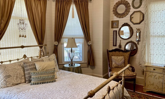 Historic Downtown Apalachicola House | Elegant Ivory Pearl Suite at The Majestic Jewel Inn