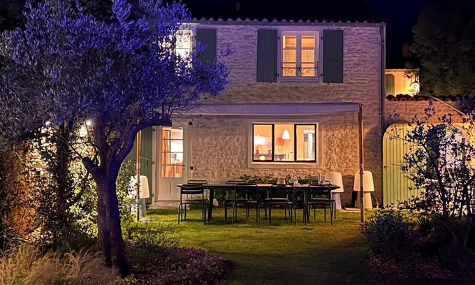 Ars-en-Re Villa | Discover Casa Familia: A Relaxing Retreat in Ars-en-Ré
