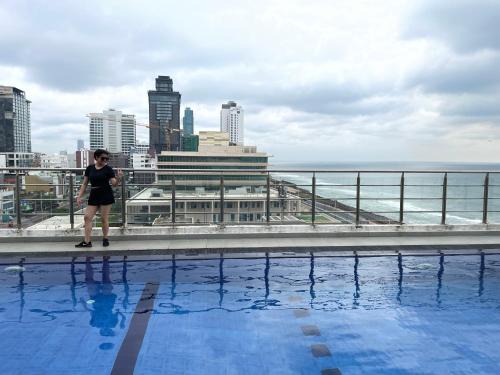 Kollupitiya Apartment | Central Colombo 2-Bedroom Apartment with Pool & Breakfast