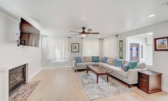Murphys Cottage | Discover Downtown Murphys: Spa & Family-Friendly Stay