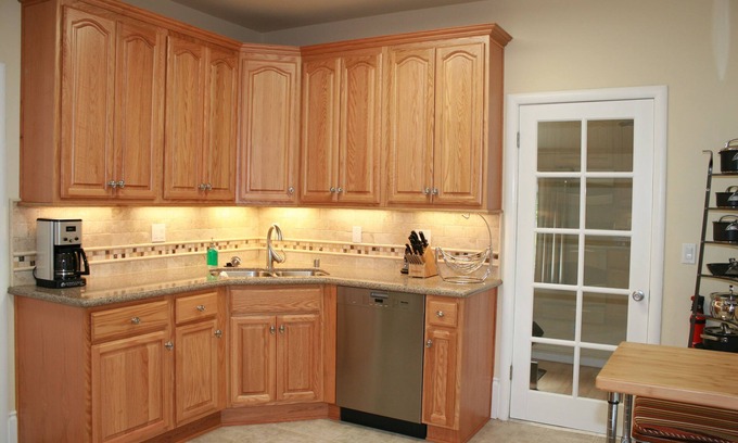Elmwood House | Experience Elmwood: Prime Location with Pool & Spa Access