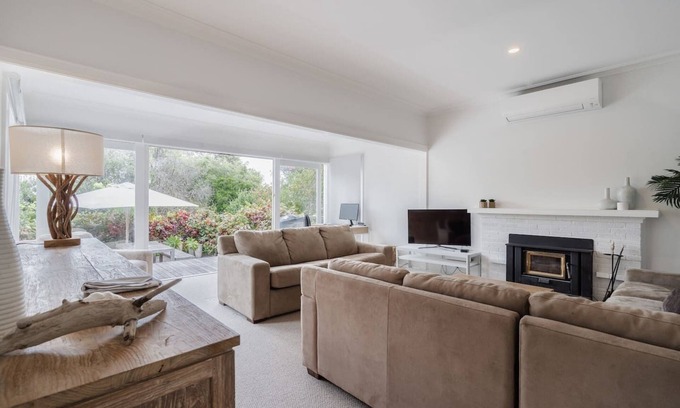 Flinders House | Beachside Family Getaway: Rated 10/10 in Flinders