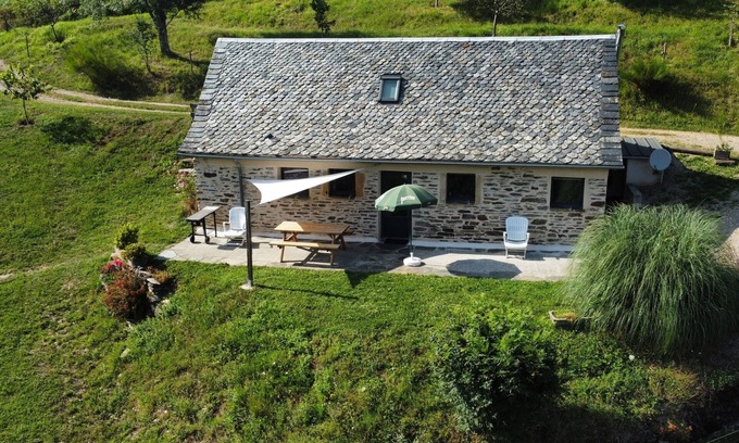 Coubisou House | Tranquil Retreat: Nature Awaits with Pool & Spa Amenities