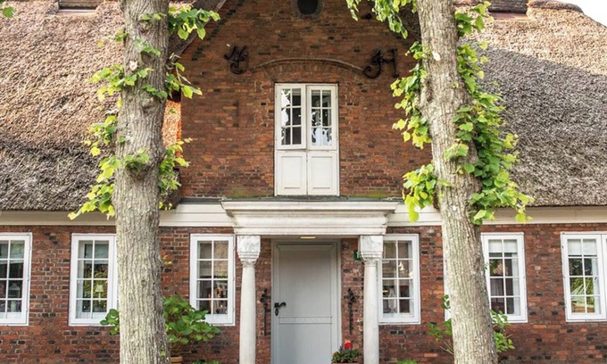 Nieblum House | Comfortable Getaway at The Kommandeur House for 5 Guests