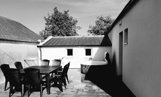 Audrieu House | Relaxing Retreat in Normandy with Hot Tub, Near the Sea
