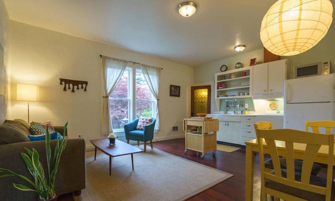 Port Townsend Historic District Apartment | Prime Location in Port Townsend - Steps from Downtown & Uptown