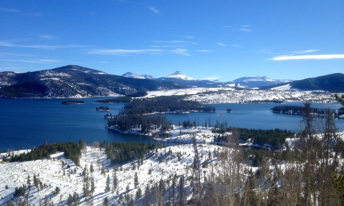 Frisco House | Discover Summit County: Lake Views & Spa Retreat Awaits!