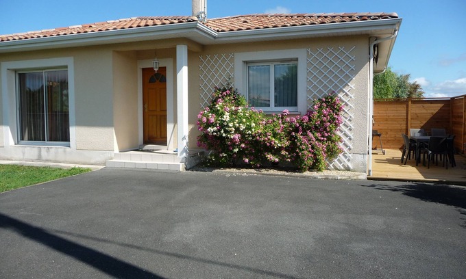 Gujan-Mestras House | Discover Serenity at Bassin d'Arcachon: Pool & Ocean Views