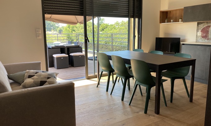 Audenge Apartment | Modern Apartment with Terrace in Bassin d'Arcachon