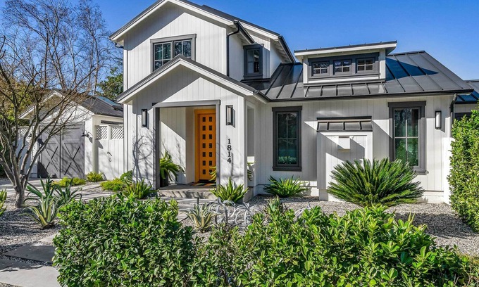 St. Helena Villa | Explore Napa Valley Wine Country with Spa and Breakfast