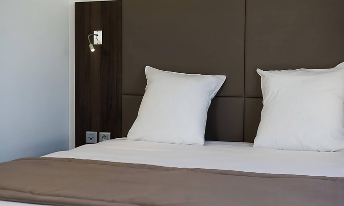 Dijon Hotel | Explore Bourgogne: University Campus Retreat with Kitchenette