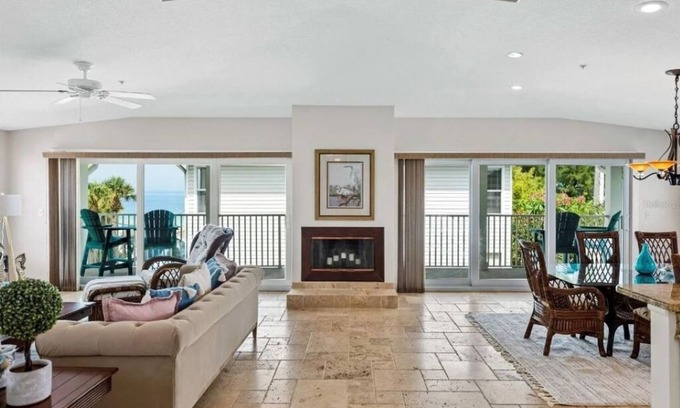 Independence Square Condo | Experience Blue Moon IRB: Gulf View, Pool & Spa Amenities