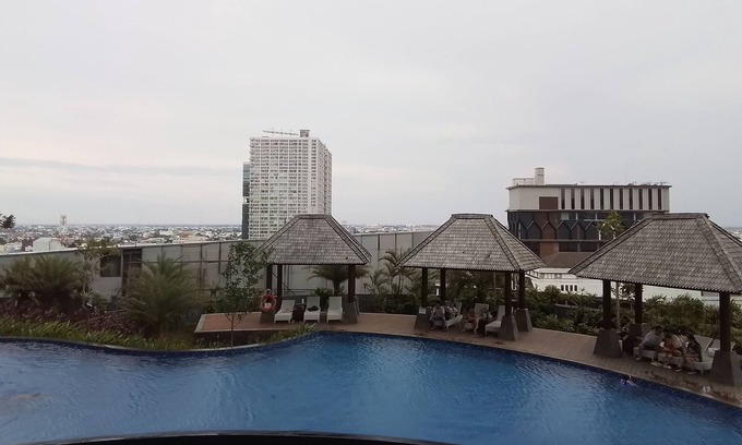 Kesawan Apartment | Discover Downtown Medan: Family-Friendly Stay with Pool