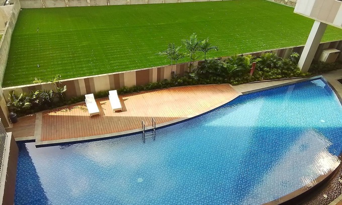 Medan Apartment | Discover Downtown Medan: Family-Friendly with Pool & Breakfast