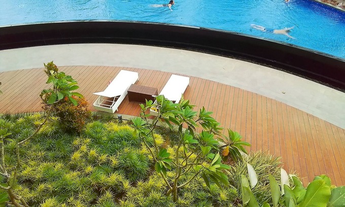 Kesawan Apartment | Convenient Stay in Downtown Medan with Pool and Ocean View