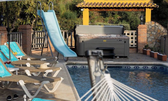 Nerja Cottage | Elegant Villa with Private Pool and Outdoor Jacuzzi - 9.8/10