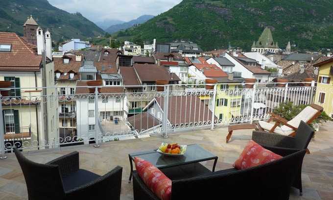 Old Town Condo | Charming Old Town Retreat with Rooftop Terrace & Ocean Views