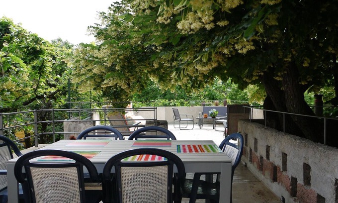 Mollans-sur-Ouveze House | Relax in Nature at In the Shade of the Lime Tree