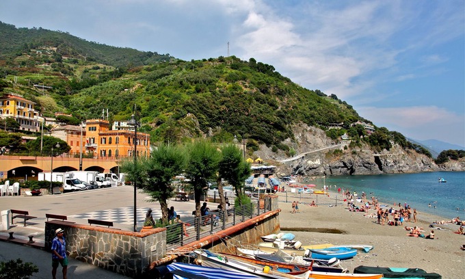 Borgo Antico Apartment | Steps from the Sea: Pet-Friendly Retreat in the Heart