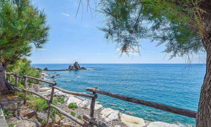 Carro Apartment | Relaxing Getaway with Spa & Breakfast Options Await You