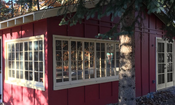 Glen Arbor Cottage | Inviting Glen Arbor Beach-Side Cottage Near Town & Shore