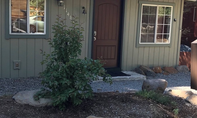 Truckee House | Pet-Friendly Truckee Home with Large Deck & Fenced Yard