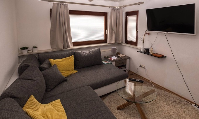 Wedel Apartment | Cozy Bungalow in the Heart of Wedel - Guest Rated 9.8