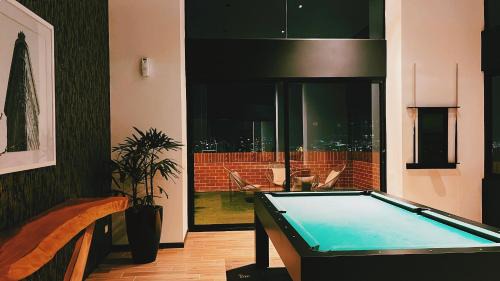 Zona 13 Apartment | Central Inara Apartment: Rated 9/10, Family-Friendly Stay