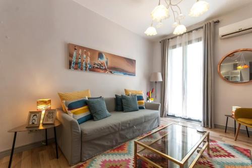 la Vila de Gracia Apartment | Family-Friendly InBarcelonaSuites: 4-Star Comfort & Quality
