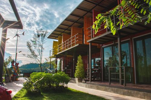 Chiang Khan Hotel | Budget-Friendly INBOX Living Rimkhong with Breakfast Included