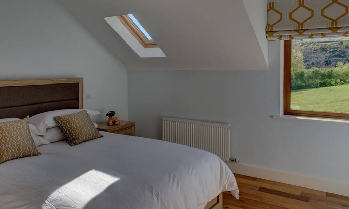 Banna House | Inch Beach Home: Family-Friendly Getaway with Breakfast