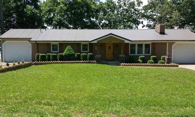 Cadiz House | Explore Nature Near OHV Trails with Lake View Amenities