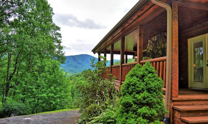 Warrensville Cabin | Incommunicado: Cozy Cabin with Hot Tub & Pool Table