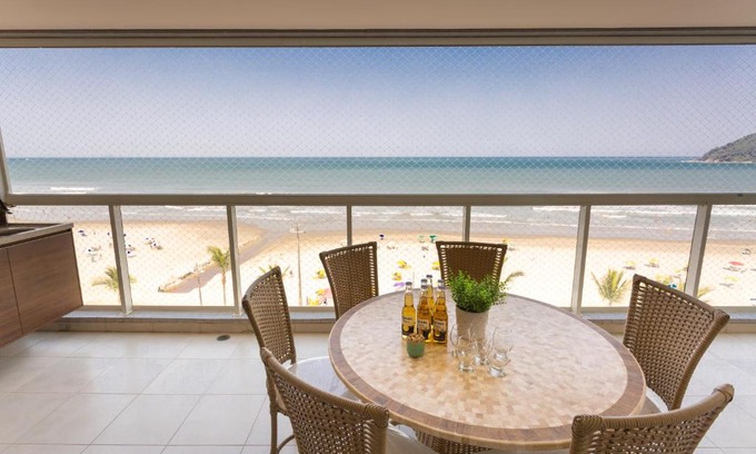 Vila Clais Apartment | Oceanfront Retreat with 4 Bedrooms and Spectacular Views