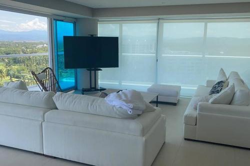Acapulco de Juarez Municipality Apartment | Discover a Modern Acapulco Retreat with Pool Access
