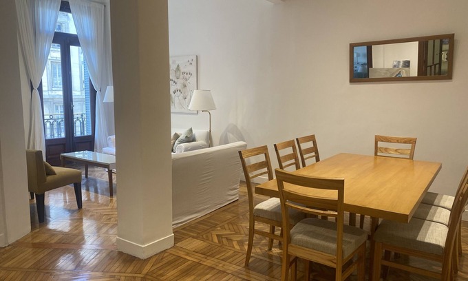 Recoleta Apartment | Spacious Recoleta Apartment for 7 with Top Amenities