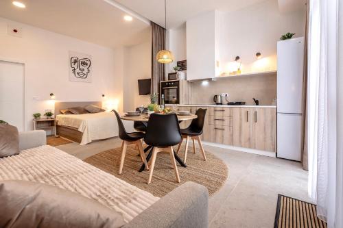 Poblats Maritims Apartment | Trendy Loft near Science City – Pet and Child Friendly