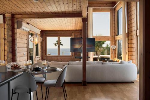 Cabrita House | Beautiful Oceanfront Wooden Villa with Stunning Sea Views