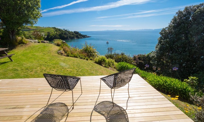 Kaiteriteri Cottage | Unforgettable Bay Views at Kaiteriteri Bach Retreat