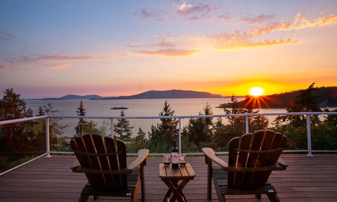 Bellingham House | Scenic Water View Home on Chuckanut Dr for Family Getaways