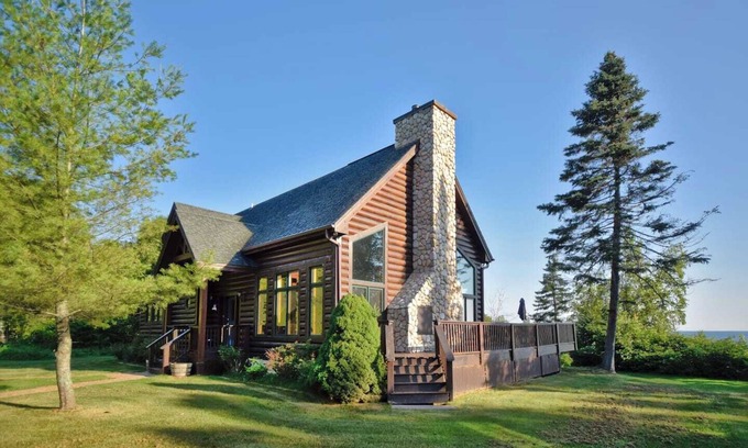 Wisconsin House | Discover Your Dream Vacation Home at Bark Point, Rated 9.8