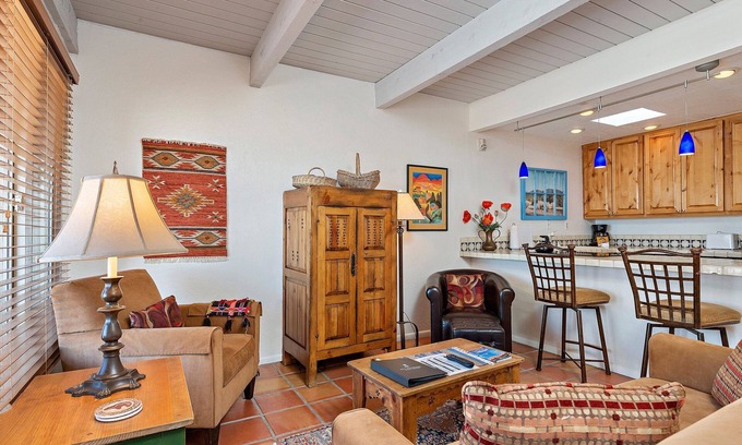Northeast Santa Fe Hotel | Prime Downtown Fort Marcy Condo with Pool and Spa Amenities
