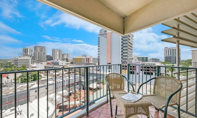 Darwin City Centre Apartment | Inviting Harbourfront Retreat with Pool and Kitchen Access