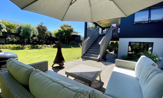 Ohope House | Incredible modern 5-bedroom home accessible to Ohope Beach and harbour