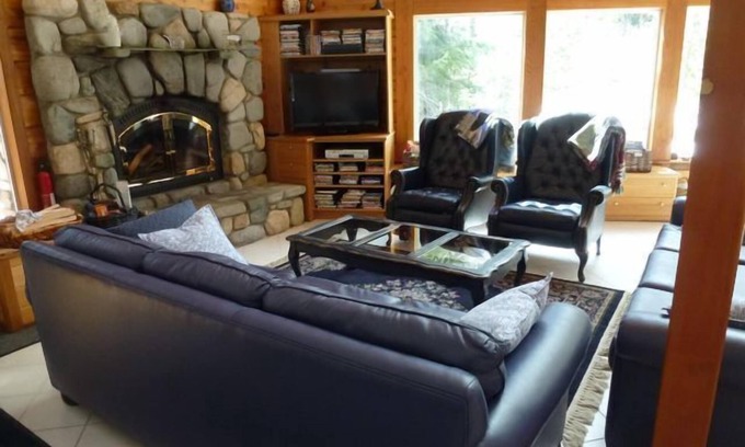 Mazama House | Unforgettable Mountain Log Home on Methow River - 9.8/10