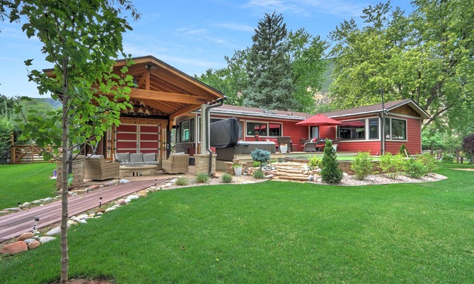 Glenwood Springs House | Charming Family Getaway with Hot Tub & Fire Pit Near Downtown