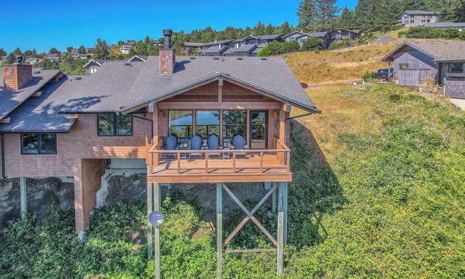 Pacific City House | Oceanfront Haven: Breathtaking Views & Community Pool